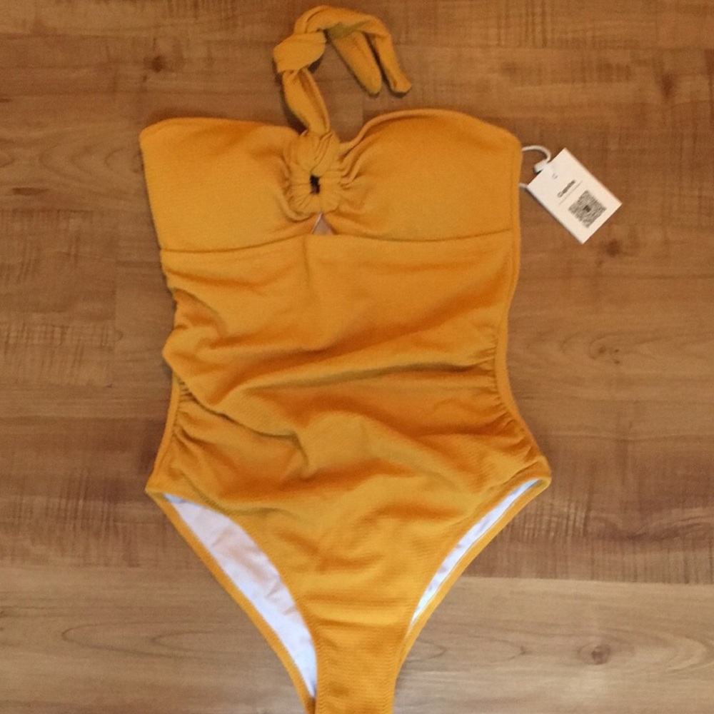 Cupshe one piece - Picture 2 of 2